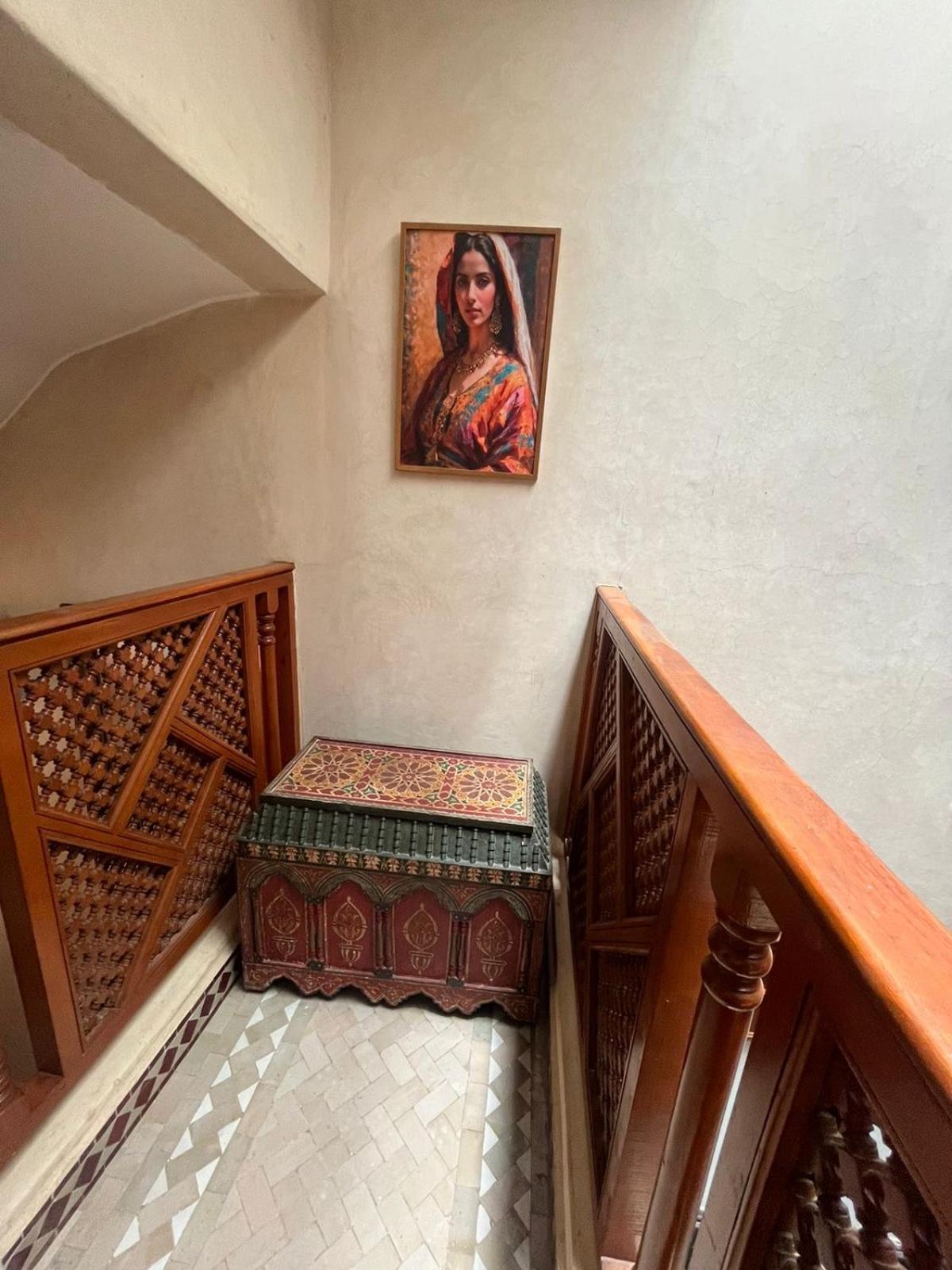 Riad Amazing Amazigh Avec Jacuzzi Petit Dejeuner Compris Avec Aussi Chambres Familiales Pres De La Place Jemaa El Fna مراكش المظهر الخارجي الصورة