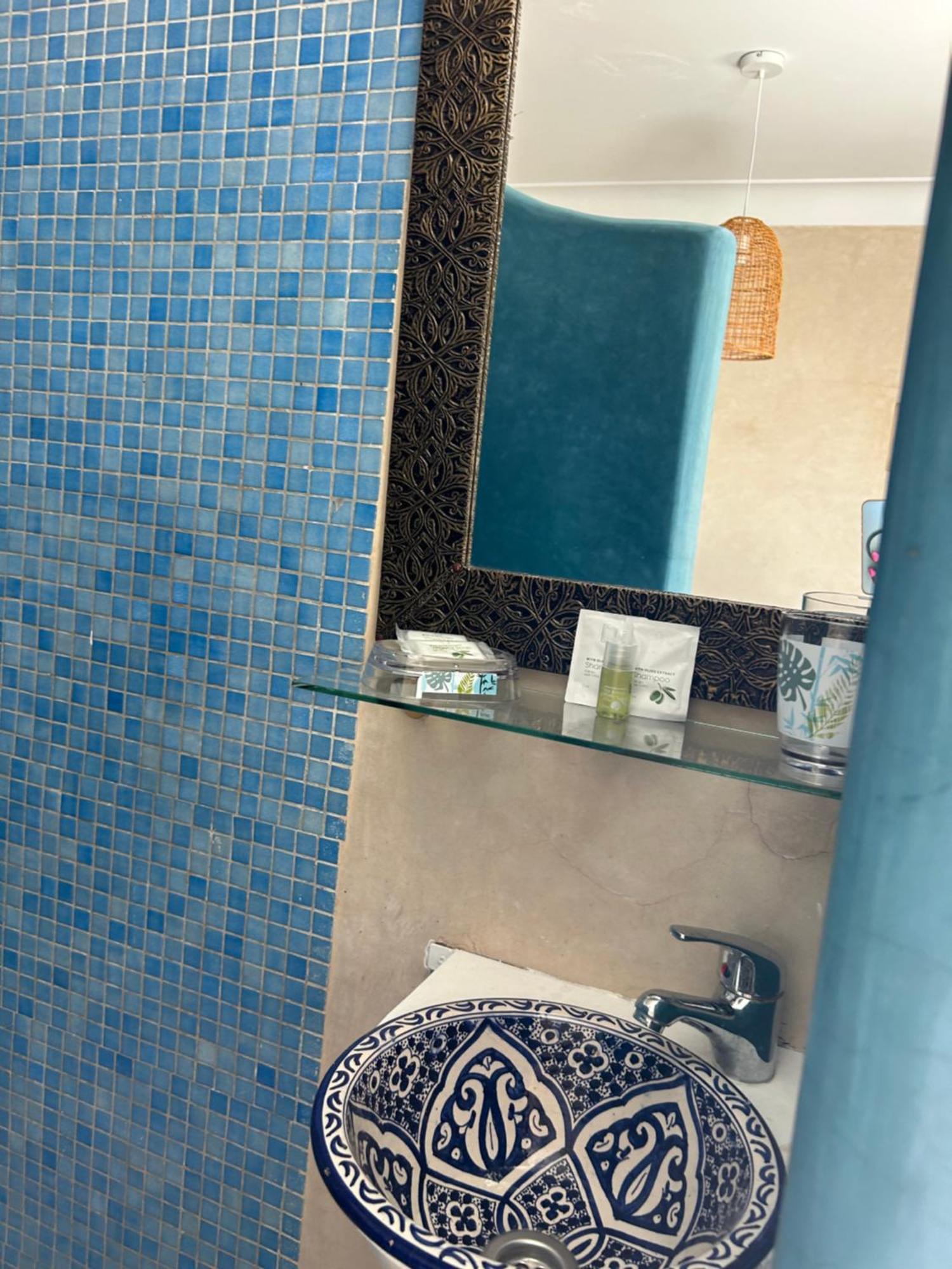 Riad Amazing Amazigh Avec Jacuzzi Petit Dejeuner Compris Avec Aussi Chambres Familiales Pres De La Place Jemaa El Fna مراكش المظهر الخارجي الصورة