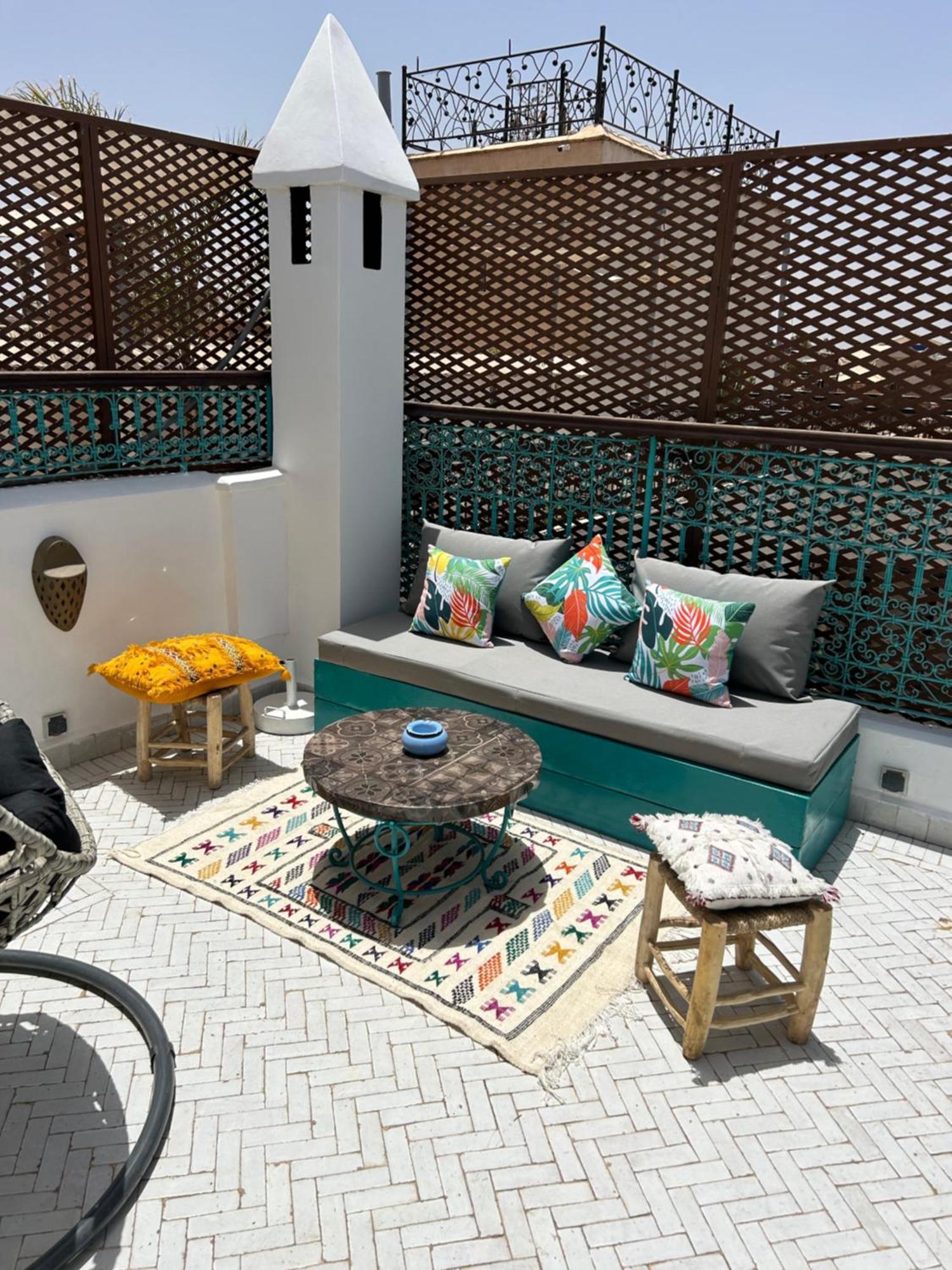 Riad Amazing Amazigh Avec Jacuzzi Petit Dejeuner Compris Avec Aussi Chambres Familiales Pres De La Place Jemaa El Fna مراكش المظهر الخارجي الصورة