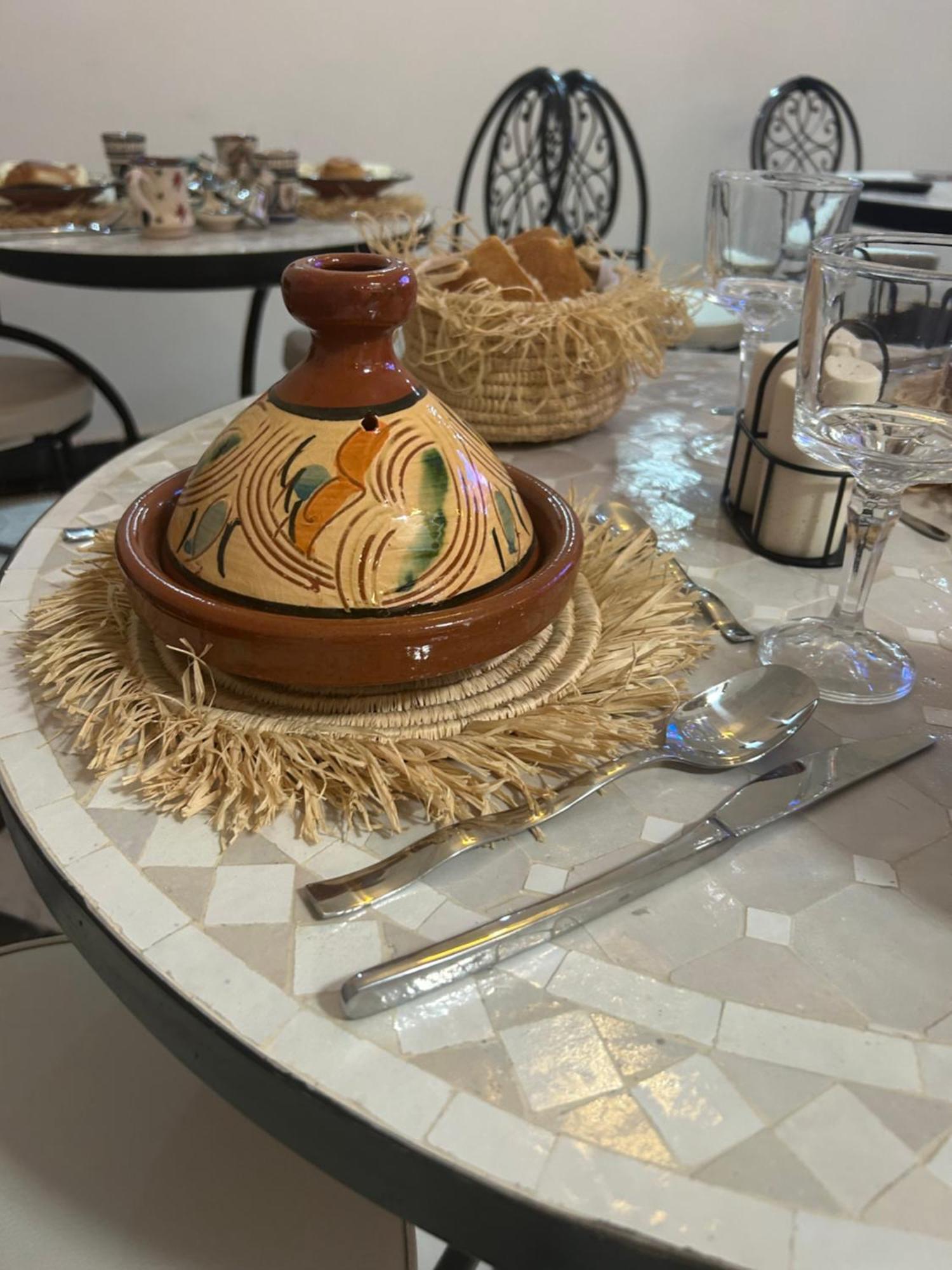 Riad Amazing Amazigh Avec Jacuzzi Petit Dejeuner Compris Avec Aussi Chambres Familiales Pres De La Place Jemaa El Fna مراكش المظهر الخارجي الصورة