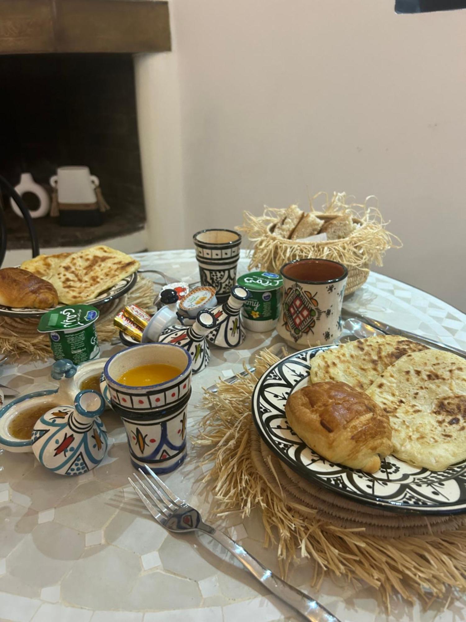 Riad Amazing Amazigh Avec Jacuzzi Petit Dejeuner Compris Avec Aussi Chambres Familiales Pres De La Place Jemaa El Fna مراكش المظهر الخارجي الصورة