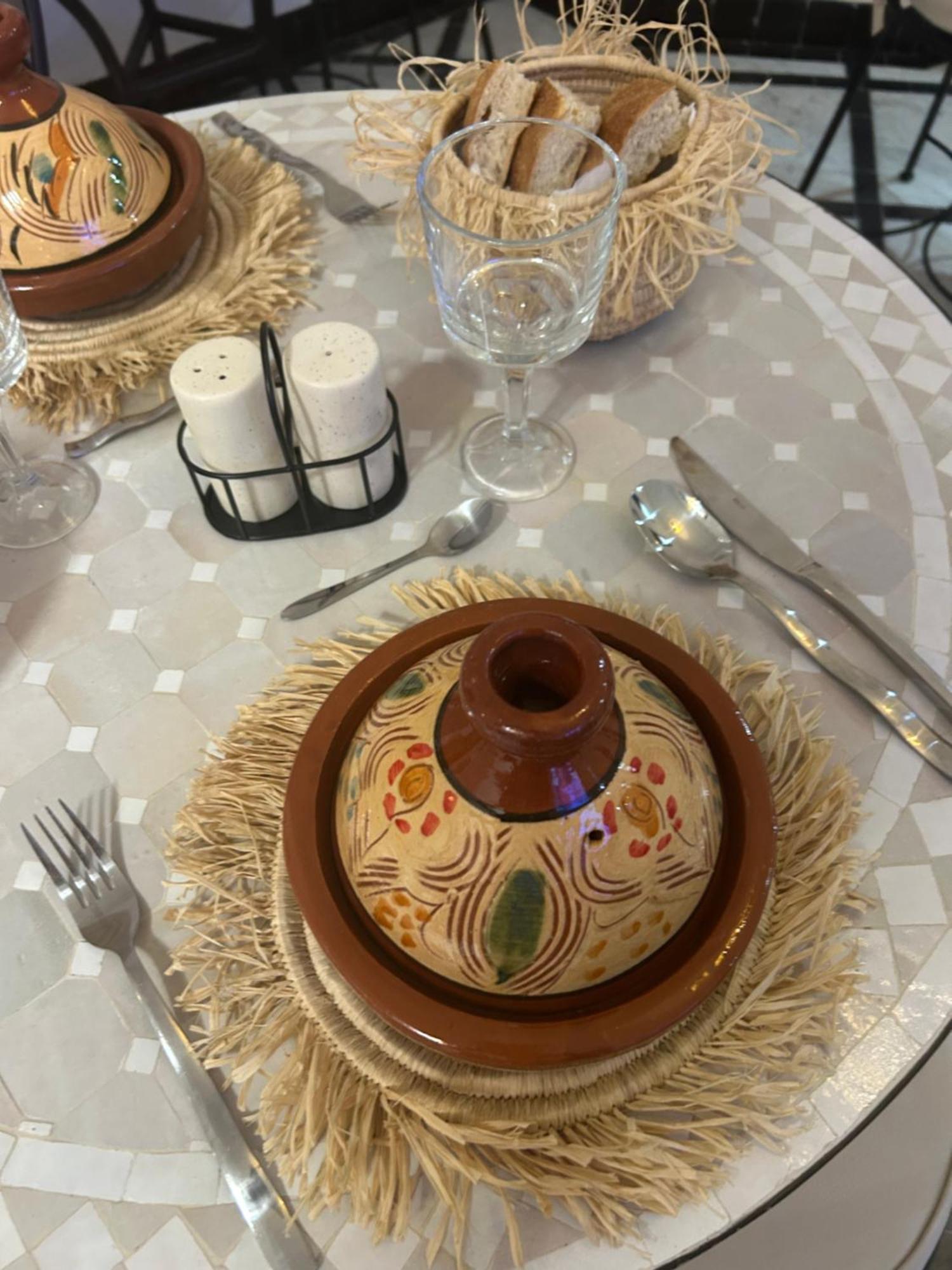 Riad Amazing Amazigh Avec Jacuzzi Petit Dejeuner Compris Avec Aussi Chambres Familiales Pres De La Place Jemaa El Fna مراكش المظهر الخارجي الصورة