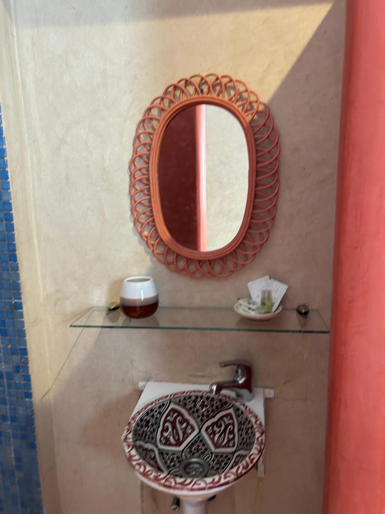 Riad Amazing Amazigh Avec Jacuzzi Petit Dejeuner Compris Avec Aussi Chambres Familiales Pres De La Place Jemaa El Fna مراكش المظهر الخارجي الصورة