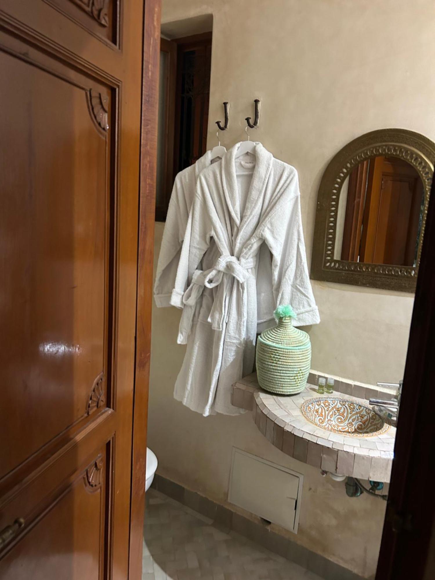Riad Amazing Amazigh Avec Jacuzzi Petit Dejeuner Compris Avec Aussi Chambres Familiales Pres De La Place Jemaa El Fna مراكش المظهر الخارجي الصورة