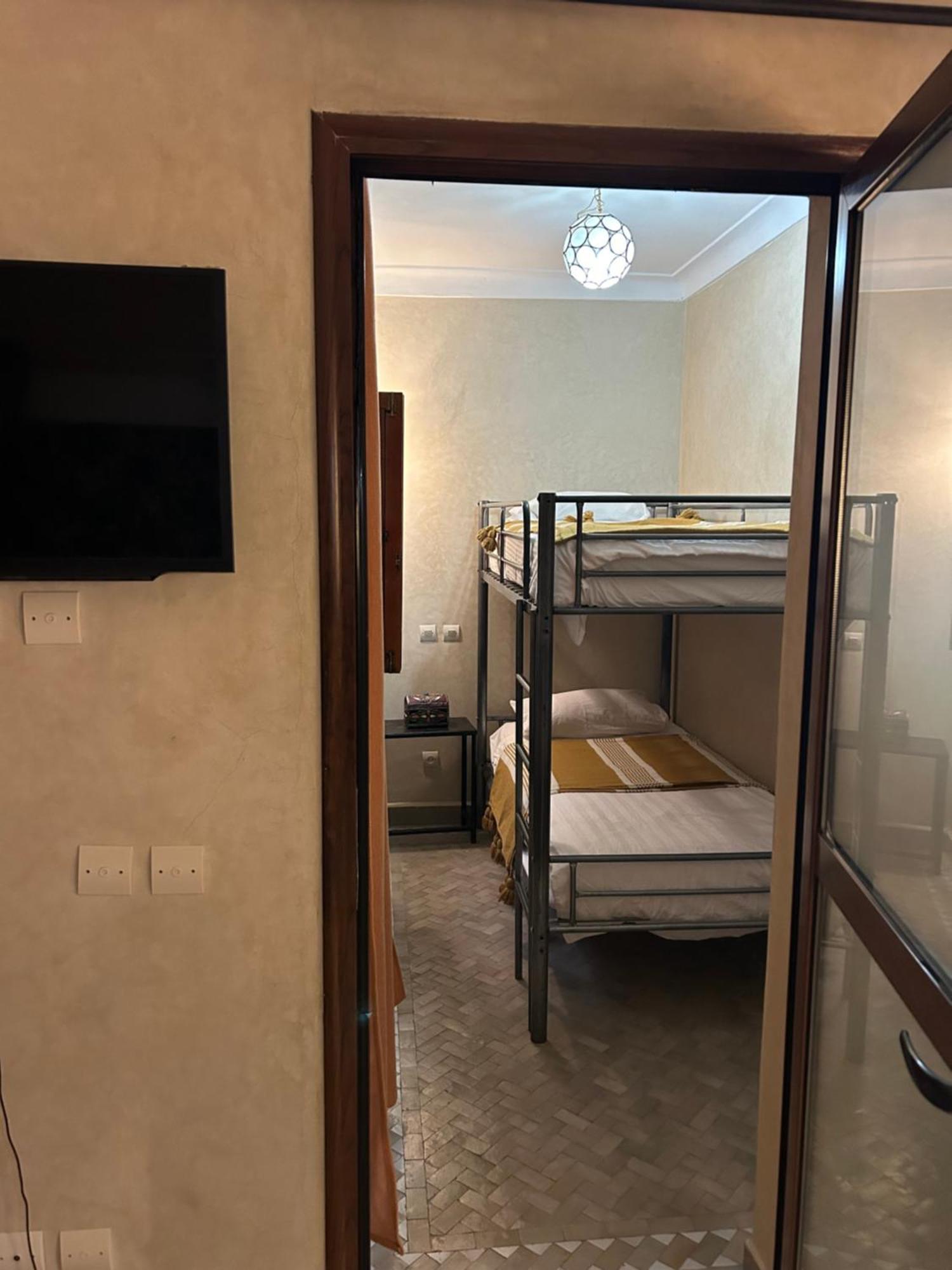 Riad Amazing Amazigh Avec Jacuzzi Petit Dejeuner Compris Avec Aussi Chambres Familiales Pres De La Place Jemaa El Fna مراكش المظهر الخارجي الصورة
