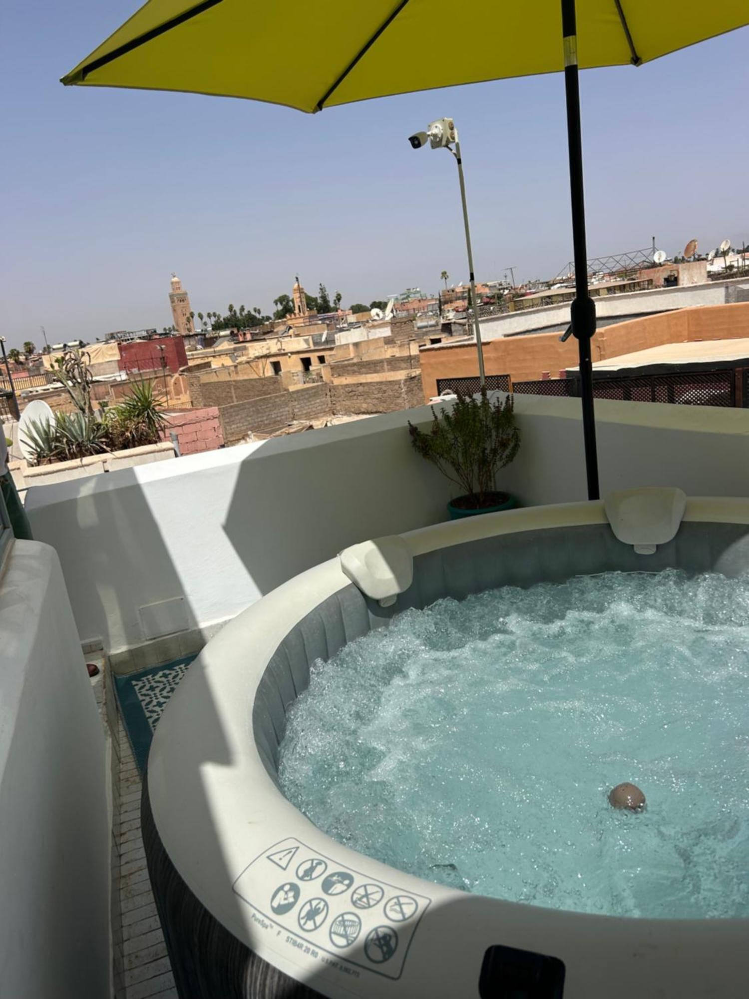 Riad Amazing Amazigh Avec Jacuzzi Petit Dejeuner Compris Avec Aussi Chambres Familiales Pres De La Place Jemaa El Fna مراكش المظهر الخارجي الصورة