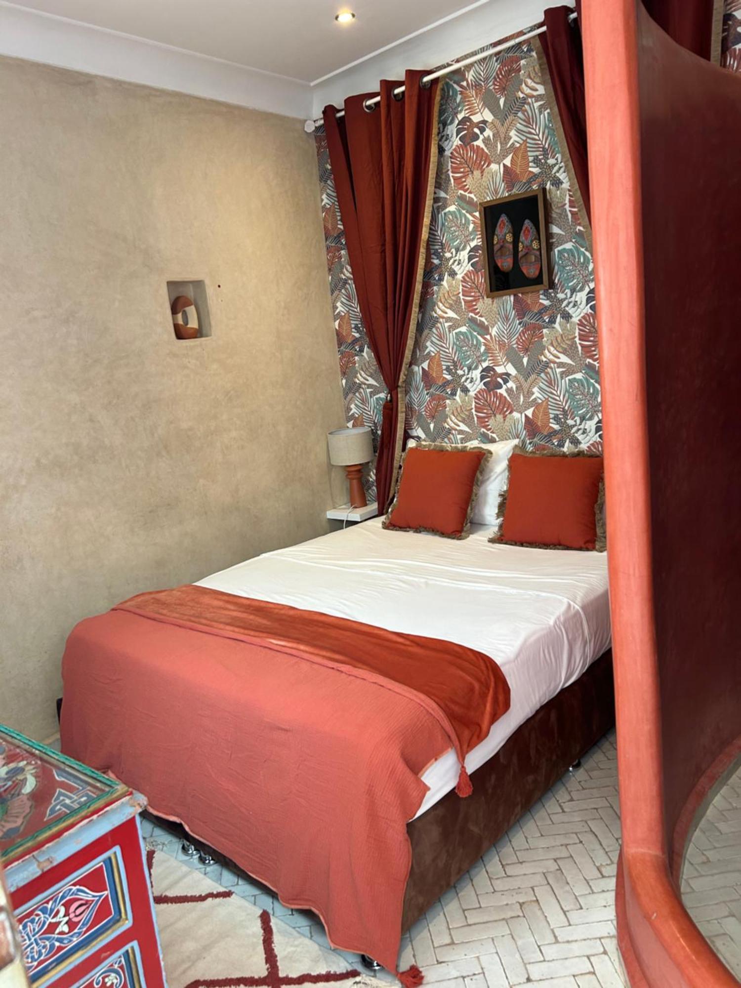 Riad Amazing Amazigh Avec Jacuzzi Petit Dejeuner Compris Avec Aussi Chambres Familiales Pres De La Place Jemaa El Fna مراكش المظهر الخارجي الصورة