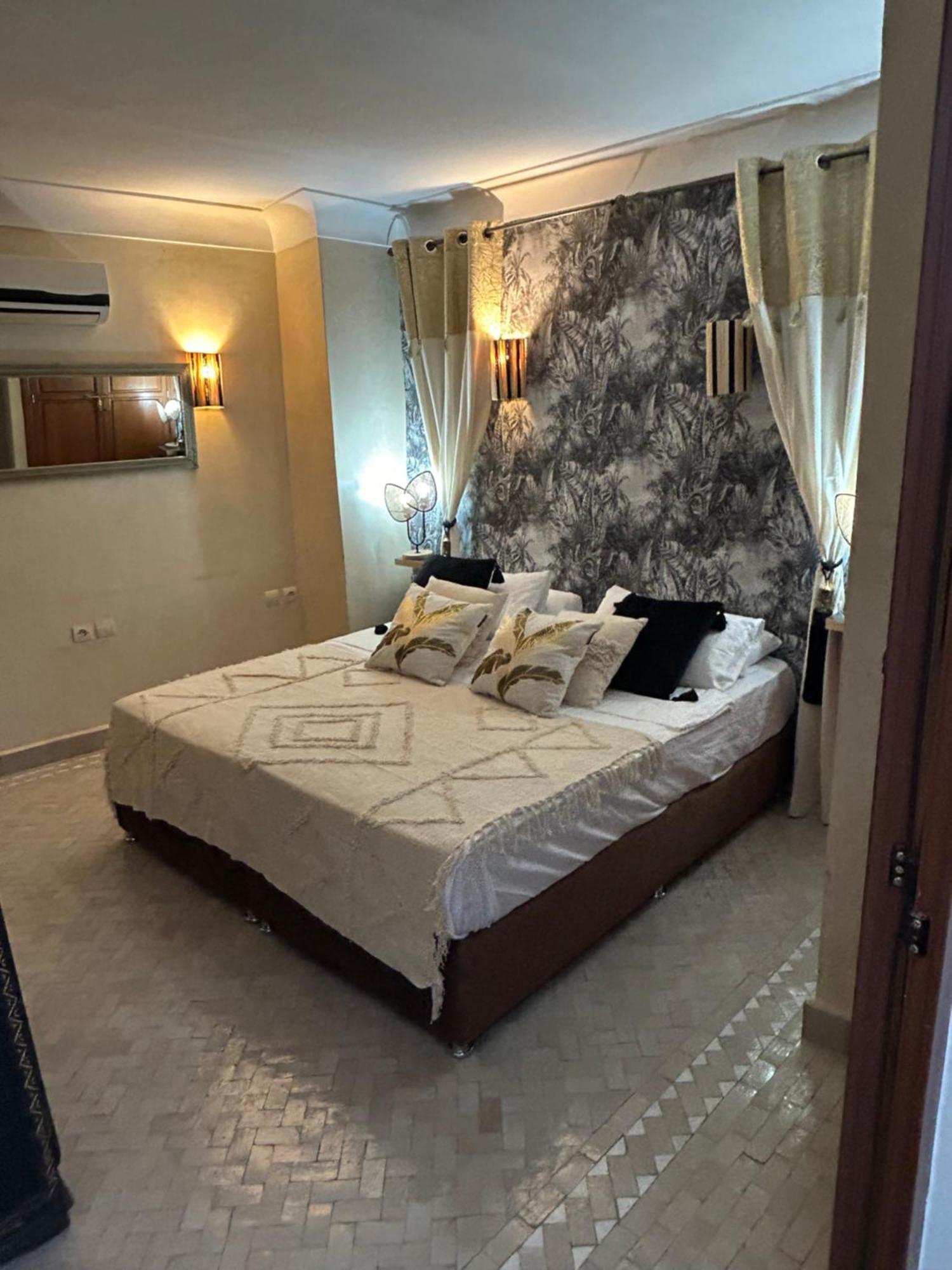 Riad Amazing Amazigh Avec Jacuzzi Petit Dejeuner Compris Avec Aussi Chambres Familiales Pres De La Place Jemaa El Fna مراكش المظهر الخارجي الصورة