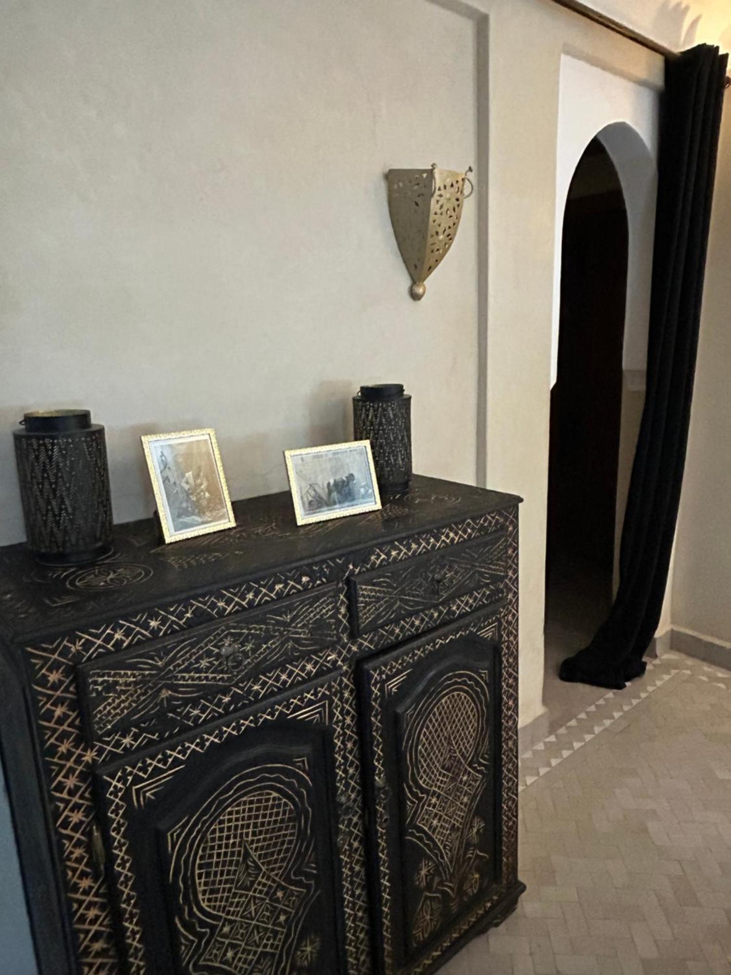 Riad Amazing Amazigh Avec Jacuzzi Petit Dejeuner Compris Avec Aussi Chambres Familiales Pres De La Place Jemaa El Fna مراكش المظهر الخارجي الصورة