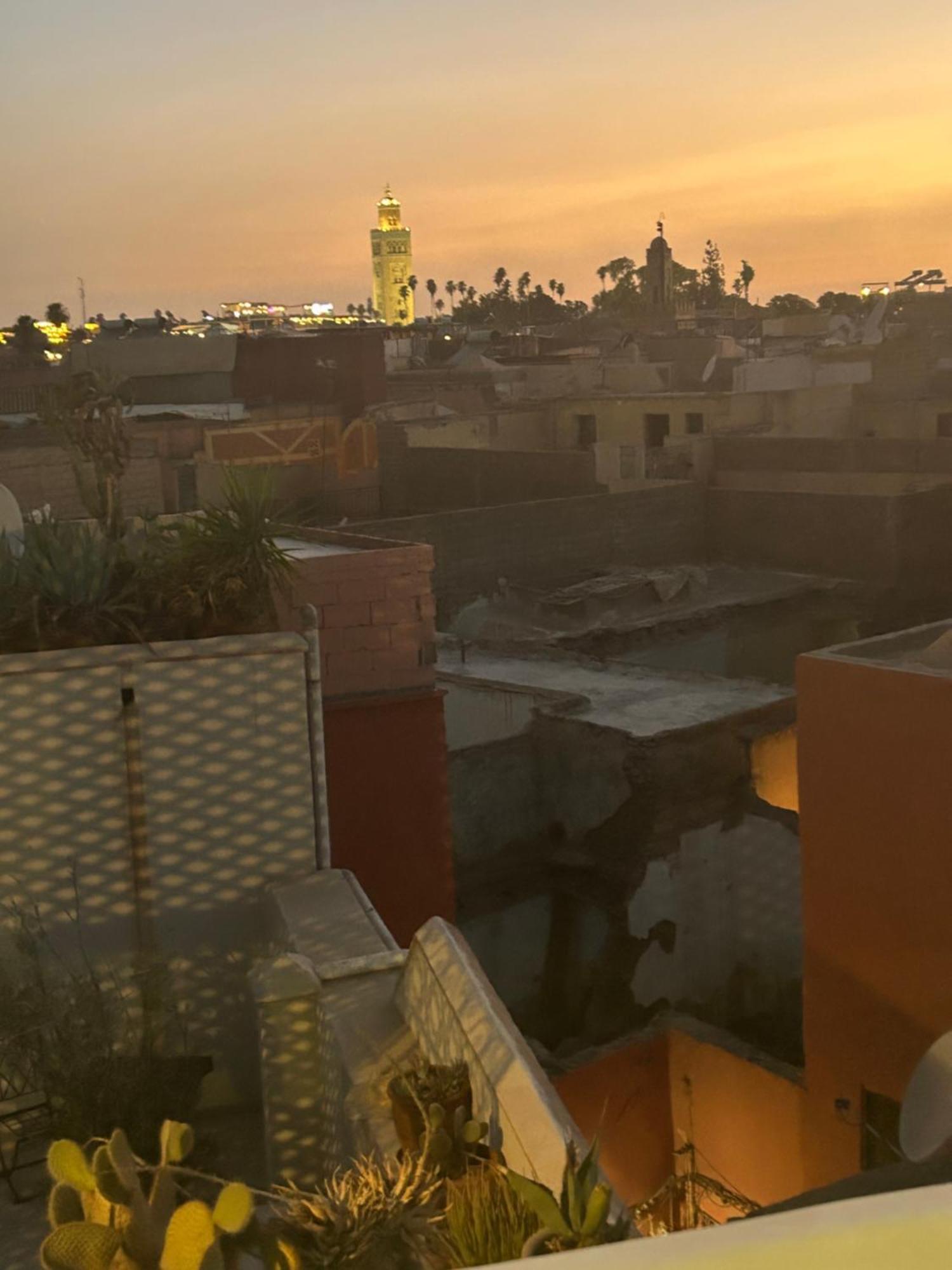 Riad Amazing Amazigh Avec Jacuzzi Petit Dejeuner Compris Avec Aussi Chambres Familiales Pres De La Place Jemaa El Fna مراكش المظهر الخارجي الصورة