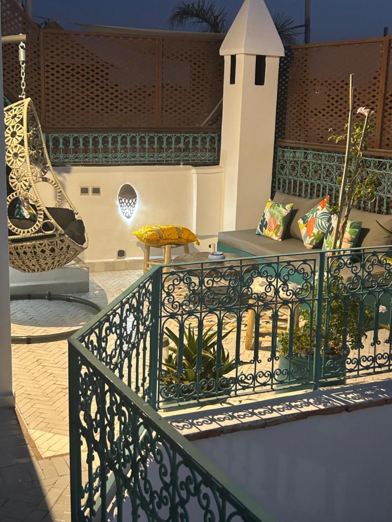 Riad Amazing Amazigh Avec Jacuzzi Petit Dejeuner Compris Avec Aussi Chambres Familiales Pres De La Place Jemaa El Fna مراكش المظهر الخارجي الصورة