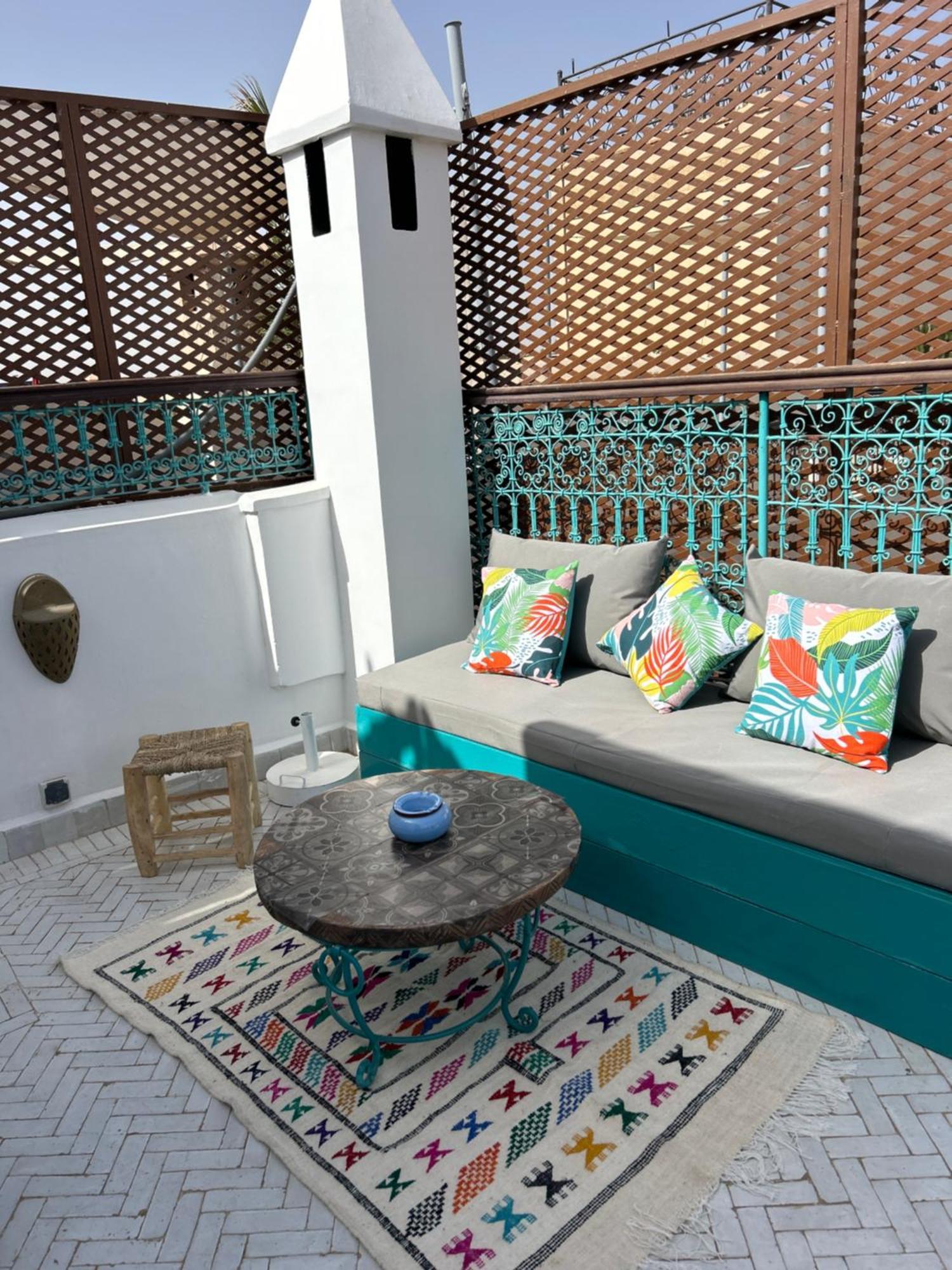 Riad Amazing Amazigh Avec Jacuzzi Petit Dejeuner Compris Avec Aussi Chambres Familiales Pres De La Place Jemaa El Fna مراكش المظهر الخارجي الصورة