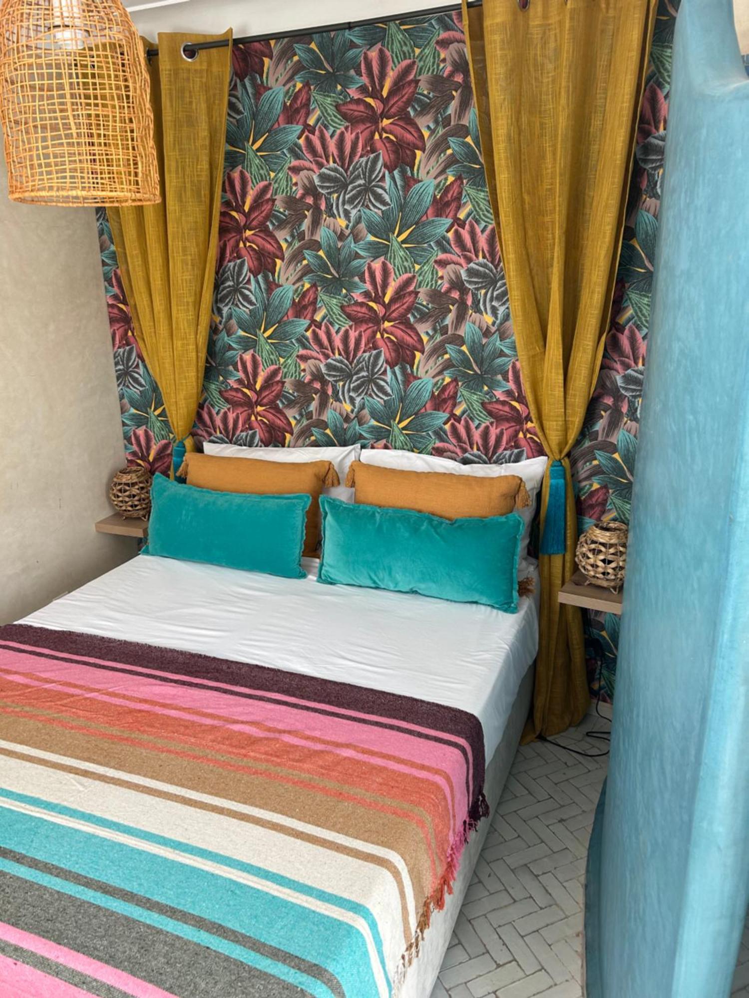 Riad Amazing Amazigh Avec Jacuzzi Petit Dejeuner Compris Avec Aussi Chambres Familiales Pres De La Place Jemaa El Fna مراكش المظهر الخارجي الصورة