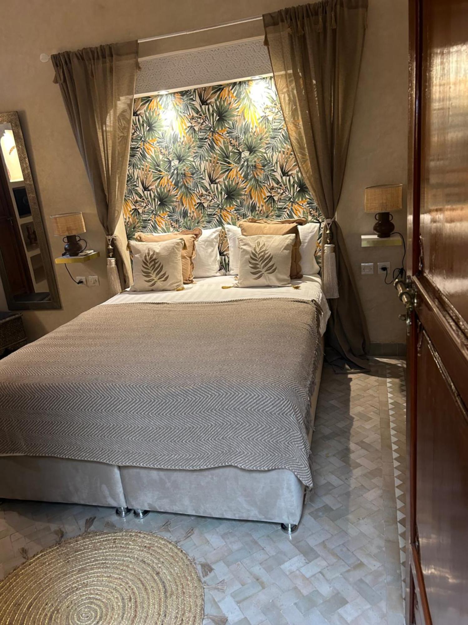 Riad Amazing Amazigh Avec Jacuzzi Petit Dejeuner Compris Avec Aussi Chambres Familiales Pres De La Place Jemaa El Fna مراكش المظهر الخارجي الصورة